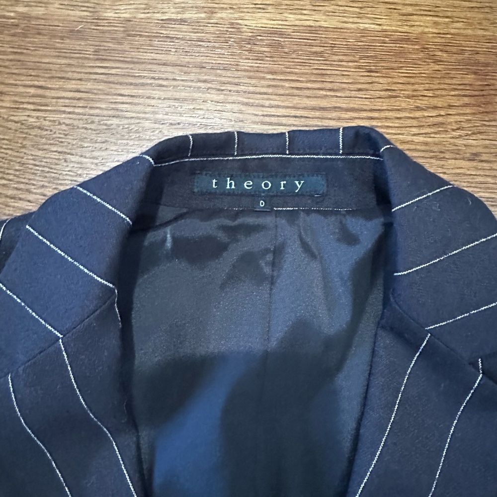 Theory Suit. Sz 0 blazer & sz. 2 pants